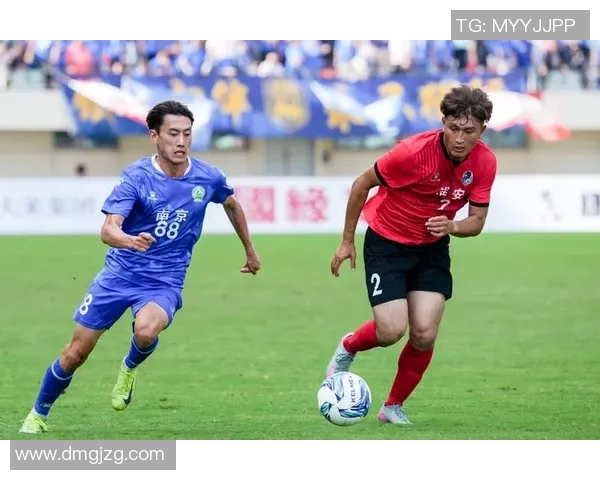 南京足球队的逆袭之旅：从低谷到辉煌的奋斗历程与荣耀时刻